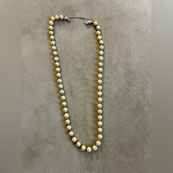 Antique high quality 10 mm cultured pearls. 14k gold. 12” Champagne colour. - Picture 1 of 7